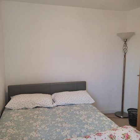 Room Near Heathrow Airport Hillingdon Kültér fotó